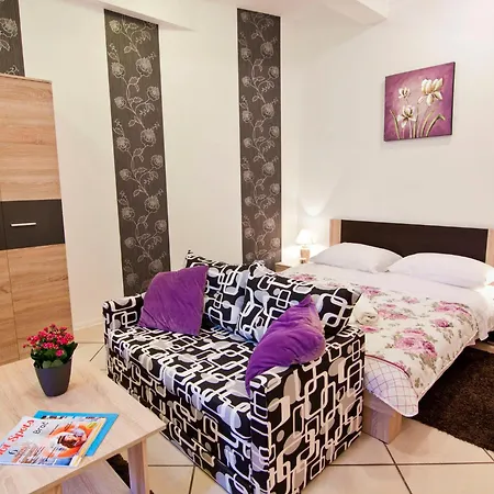 Апартаменты Magnifique Near Theatre &